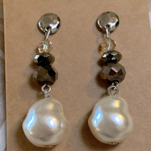 Vintage Earrings 2” Large Faux Pearl & Aurora Borealis Crystals Mixed Media - Picture 3 of 4